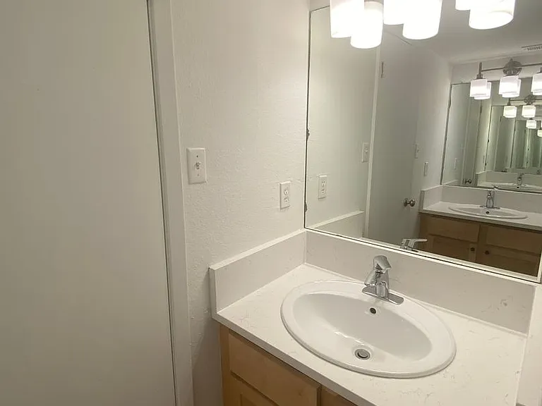 24 Flats Apartments — Photo 38