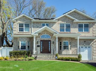 5 Carol Ln, Syosset, NY 11791