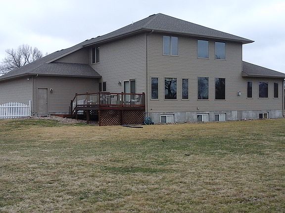 3rd image of 124 Meadowlark Cir