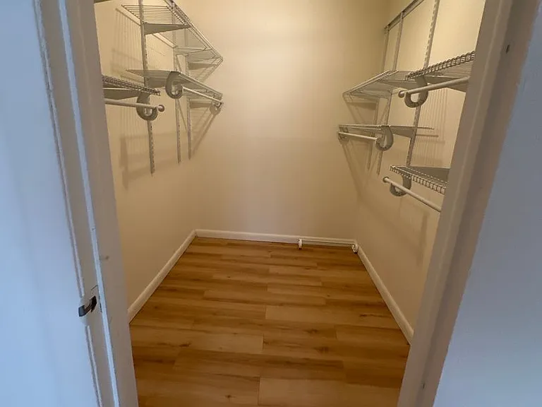 University Park Apartments near Cornell University — Photo 163
