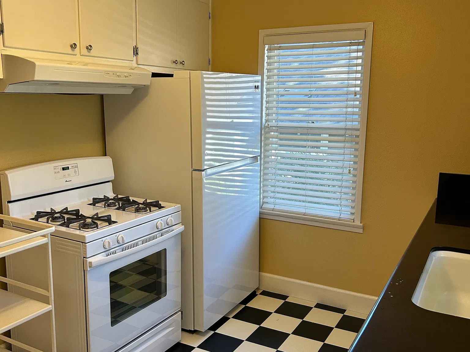 3 bed, 1104 sqft, $2,800 — Photo 4
