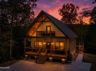1756 Stinnett Rd, Sevierville, TN 37876