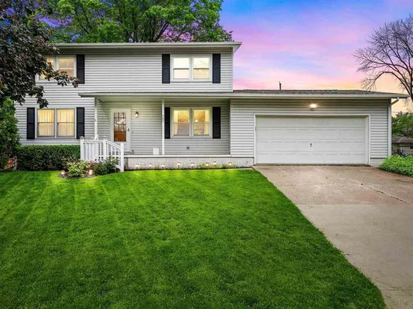 507 Green Acres Dr, Solon, IA 52333