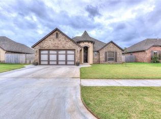 11300 SW 39th St, Mustang, OK 73064