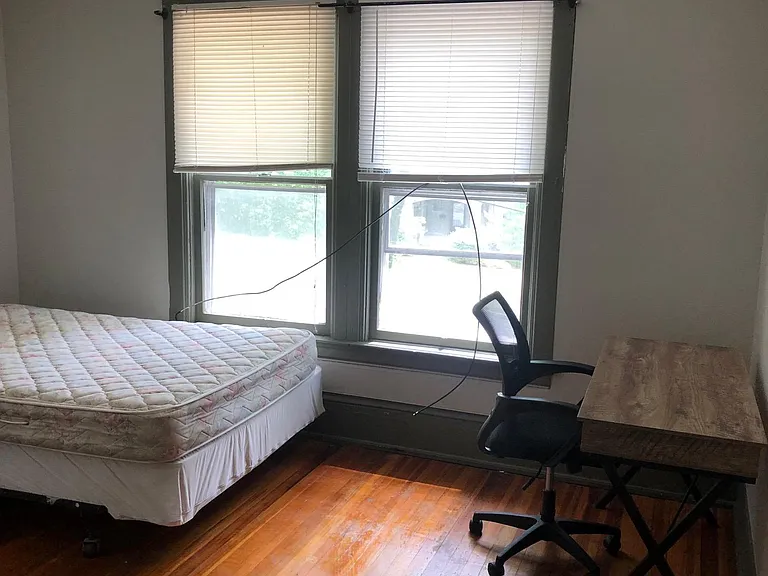 302 Mitchell St — Photo 15
