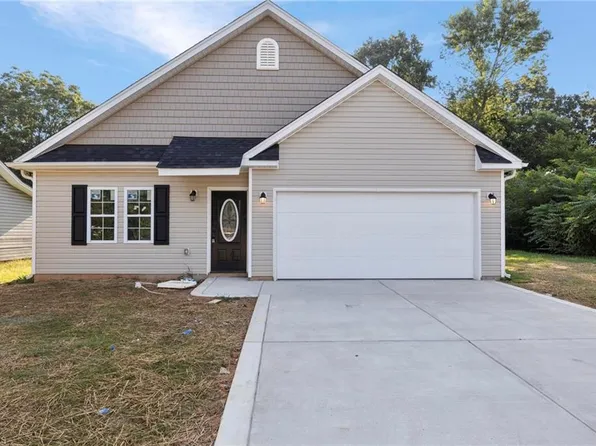 1725 Peachtree St, Winston Salem, NC 27107