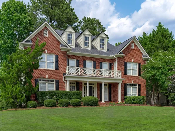 305 Birdwood Ct, Cary, NC 27519