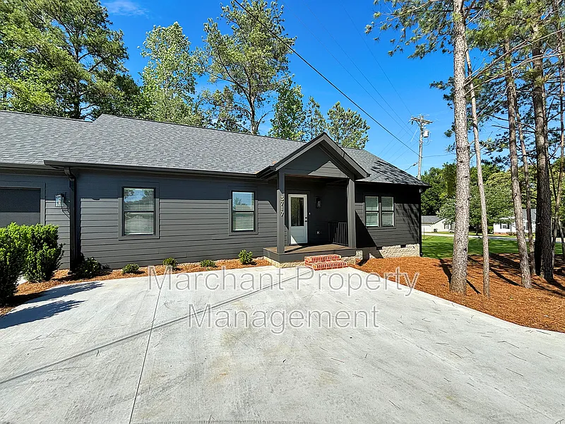 3 bed, 2.0 bath, 1359 sqft, $1,650 — Photo 1
