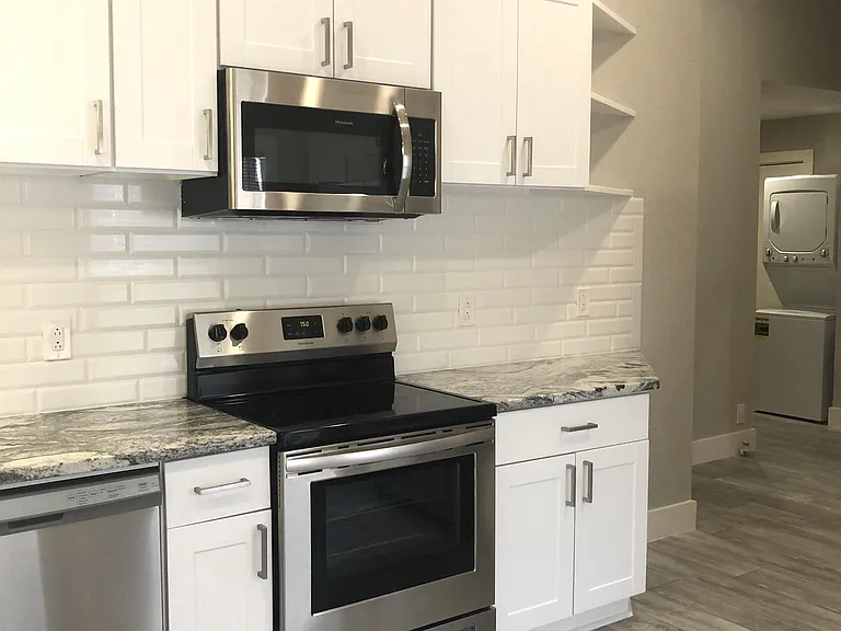 603 Devine St #2 — Photo 8