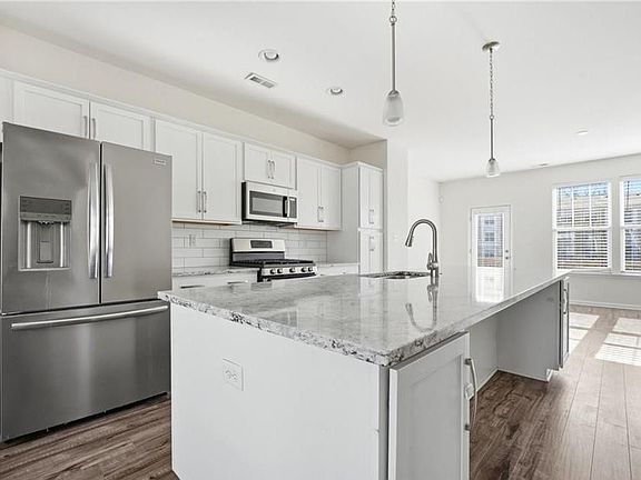 4th image of 3917 Prospect St