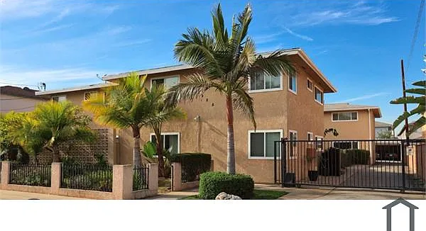 925 Carob Way — Photo 2