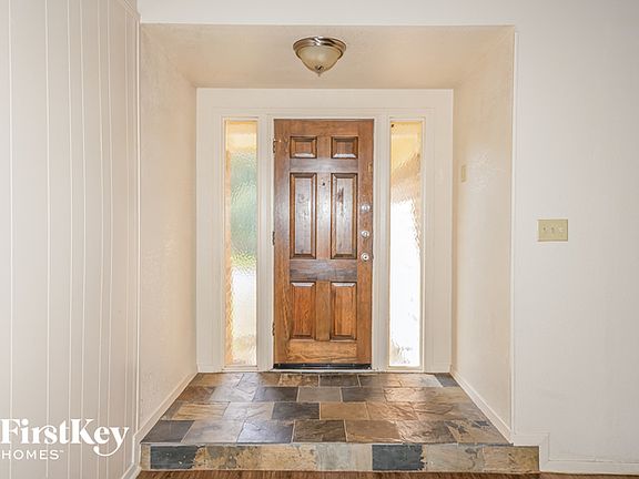 2nd image of 2415 Leslie St