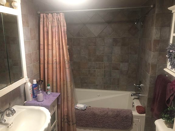 4th image of 126 Reading Ave