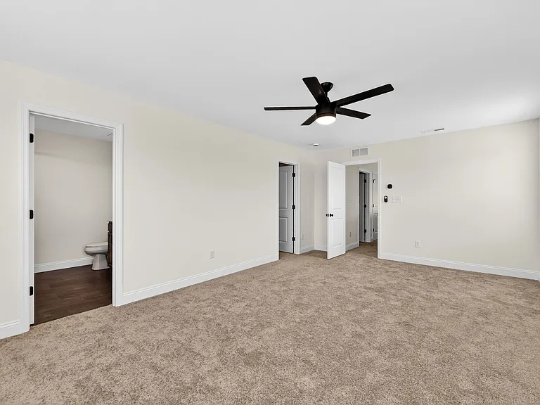 145 Sesame Loop — Photo 31