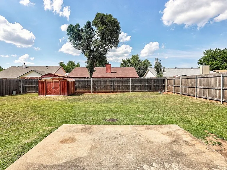 2505 Greenfield Dr — Photo 16
