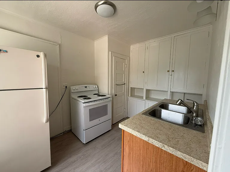113 S 5th St #3 — Photo 10