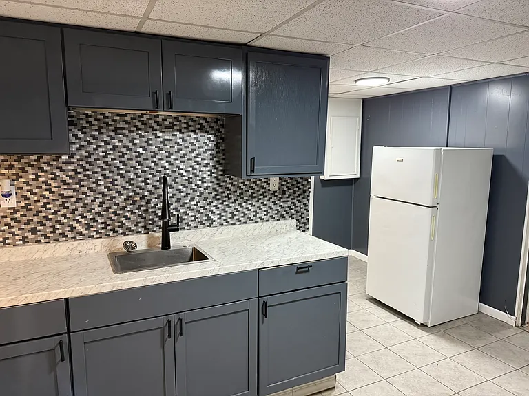 201 Center Ave #6 — Photo 1