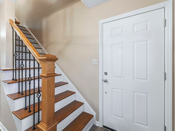 5th image of 1154 Canterbury Sq N