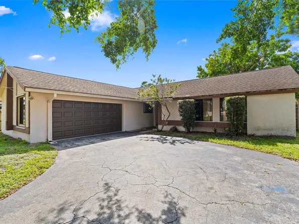 711 SW 95th Terrace, Pembroke Pines, FL 33025