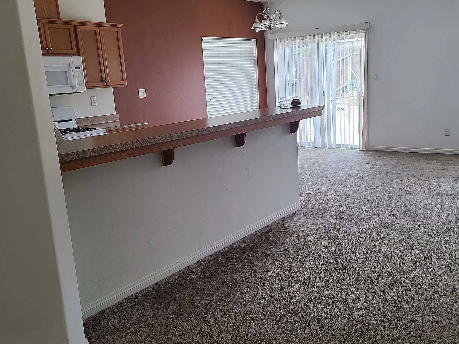 3 bed, 1154 sqft, $2,300 — Photo 2