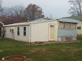 105 Dewey Ave, Loogootee, IN