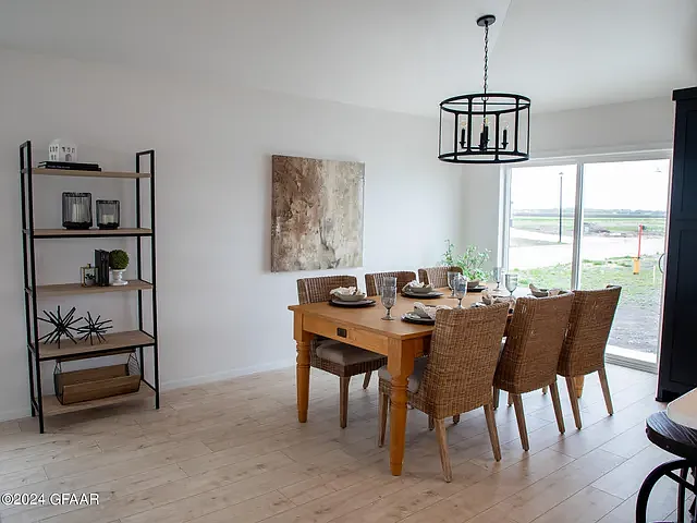 372 Wren Dr — Photo 5