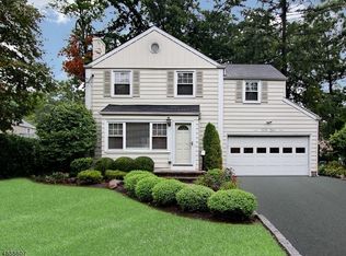 54 Lexington Ave, Livingston, NJ 07039