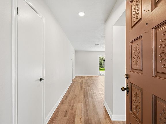 5th image of 13703 Fernhill Drive