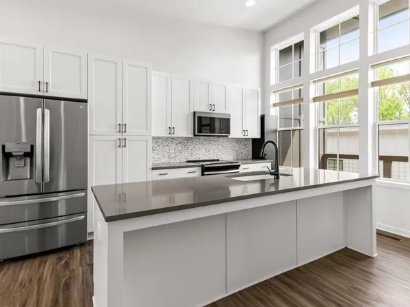 916 Brees Ct, Atlanta, GA 30318