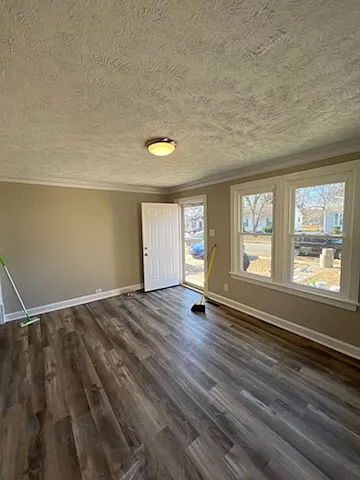 324 Victory Avenue - 1 — Photo 3