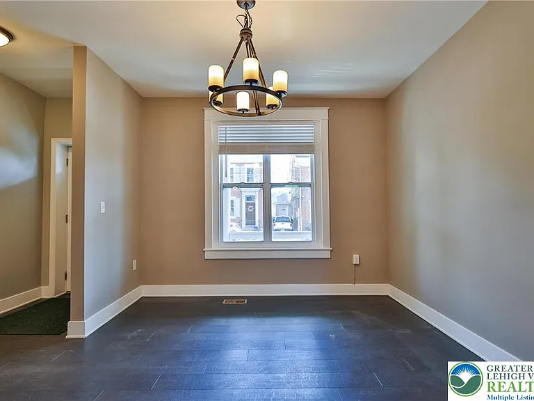129 E Goepp St — Photo 6
