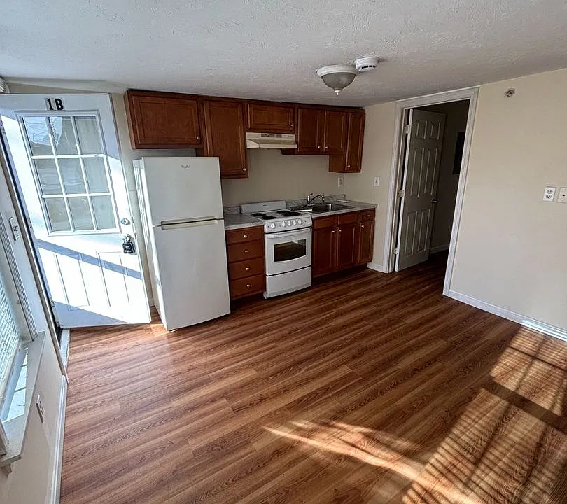 576 Main St