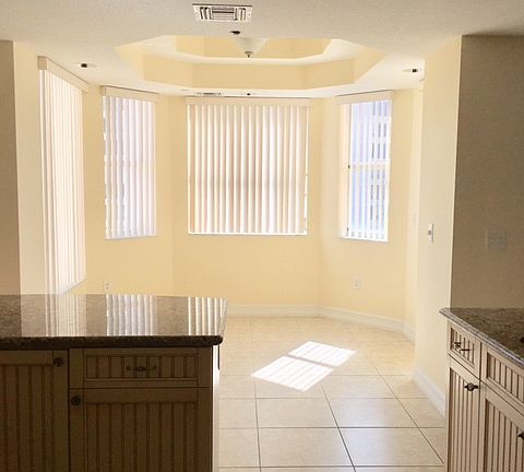 Breakfast room opens balcony