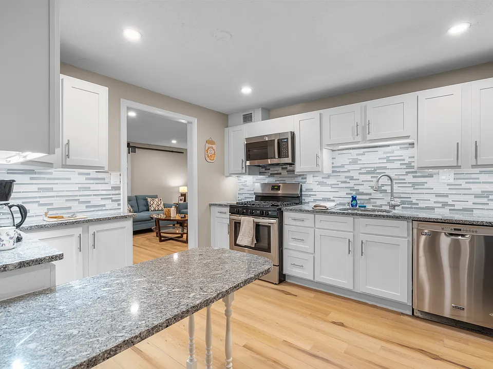 48A304 Avonwood Rd #304