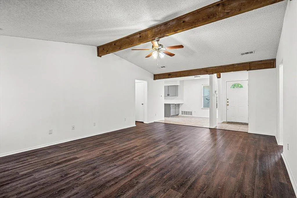 3 bed, 2.0 bath, 1539 sqft, $2,300 — Photo 4