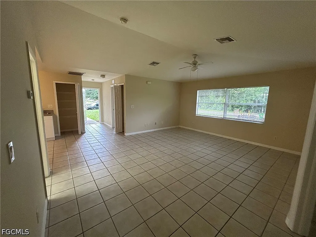 3 bed, 2.0 bath, 1114 sqft, $1,400 — Photo 3