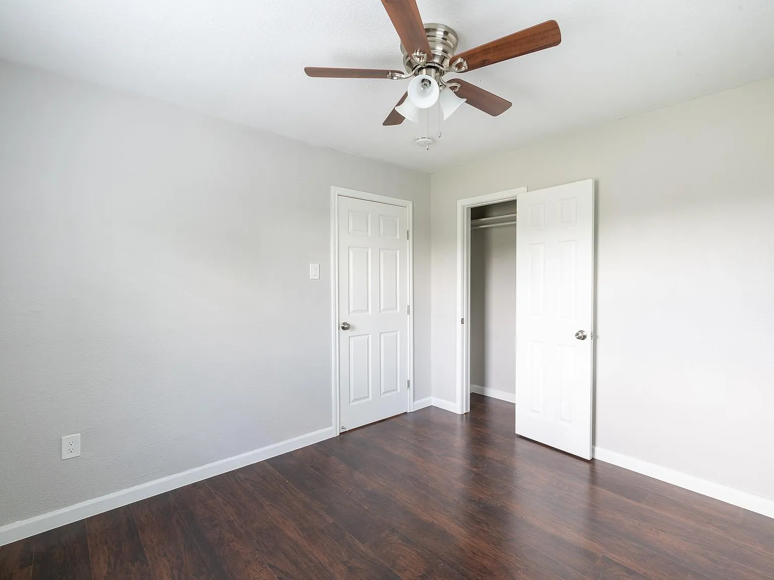 2 bed, 1.0 bath, $999 — Photo 4