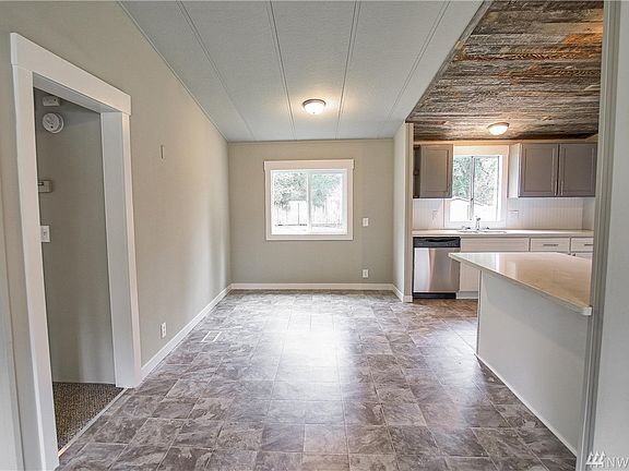 4th image of 19104 82nd Ave E