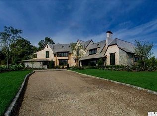 30 Hoffstot Ln, Sands Point, NY 11050