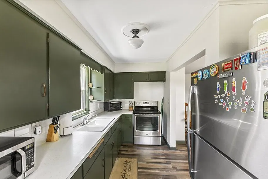 4 bed, 1976 sqft, $2,650 — Photo 4