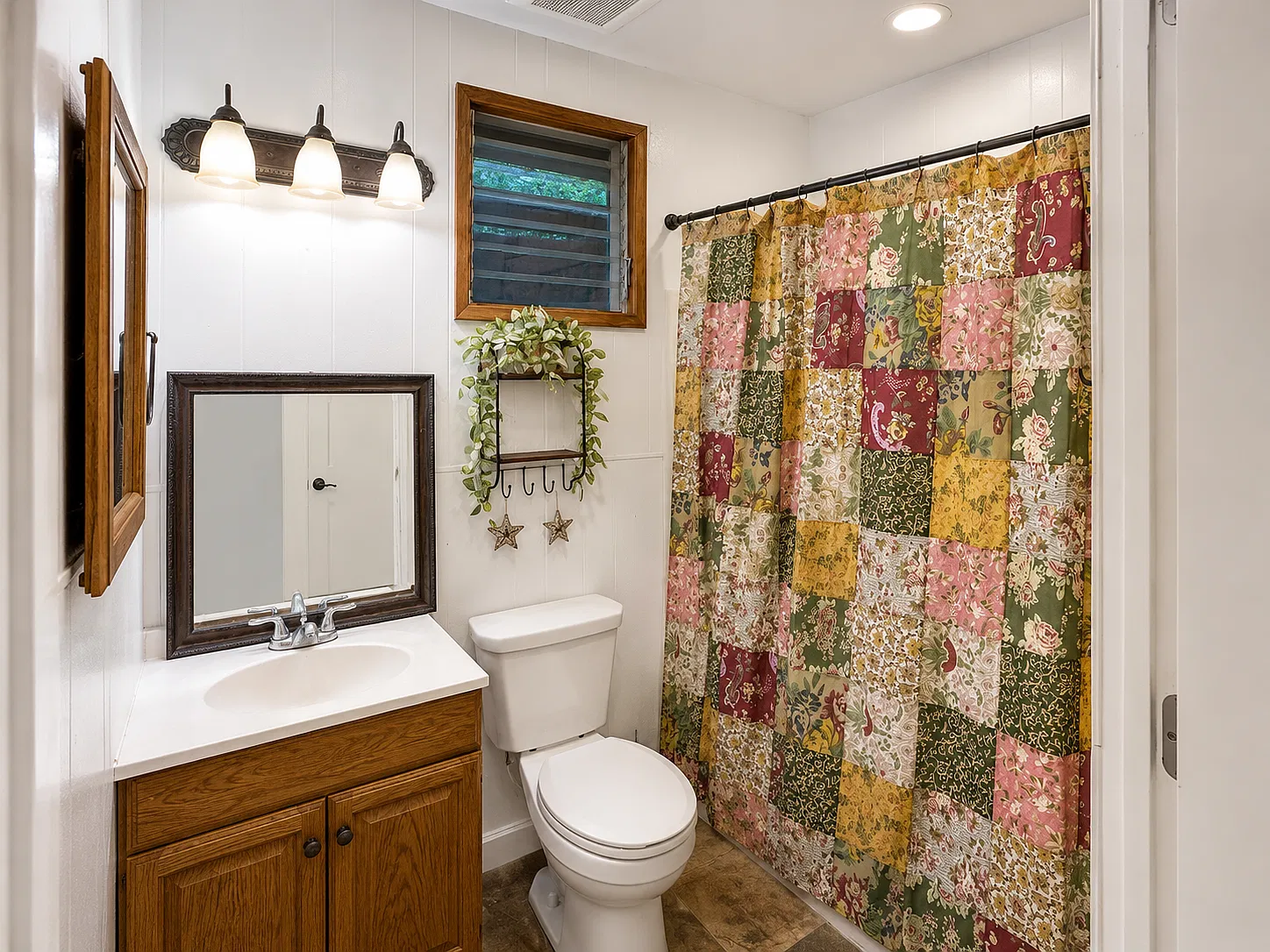 Guest Cottage | Furnished Studio with Private Yard in Ventura — Photo 2