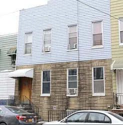1667 George Street  image 1 of 17