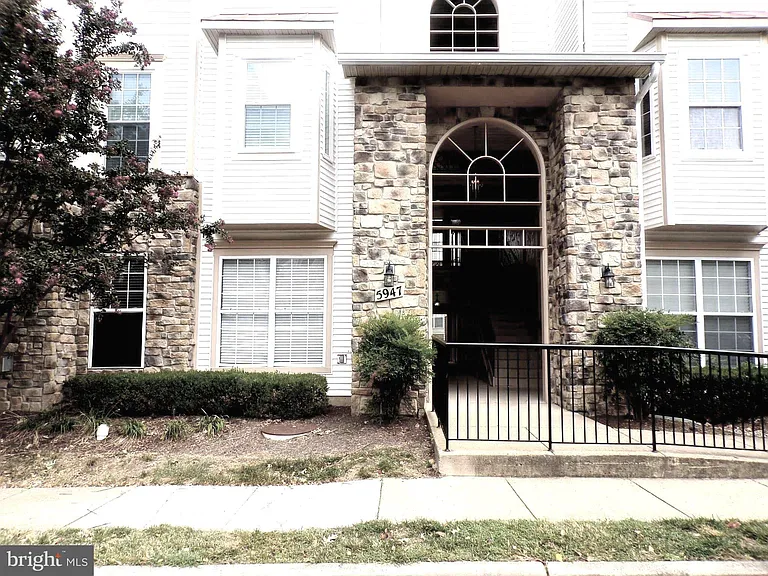5947 Founders Hill Dr #302 — Photo 28