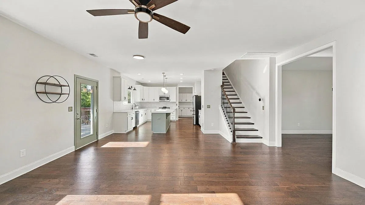 5 bed, 4.5 bath, 4246 sqft, $3,500 — Photo 4