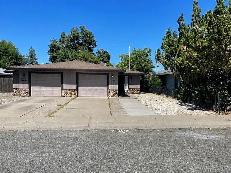 4915 Gardenia Way — Photo 1