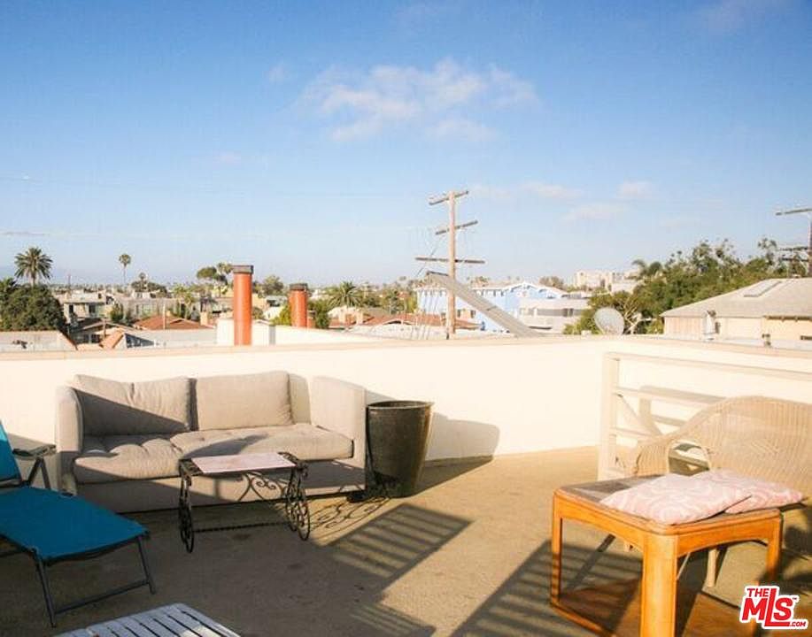 1st image of 1914 Pacific Ave APT 2