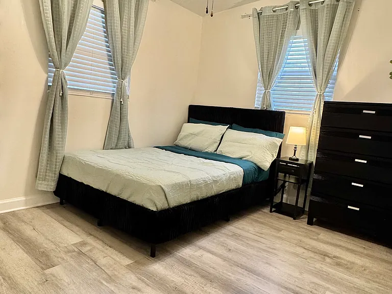 Comfortable & Bright Bedroom 2