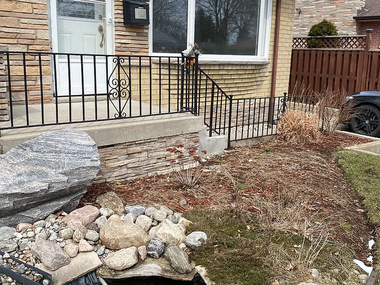 238 Burnside Dr — Photo 2