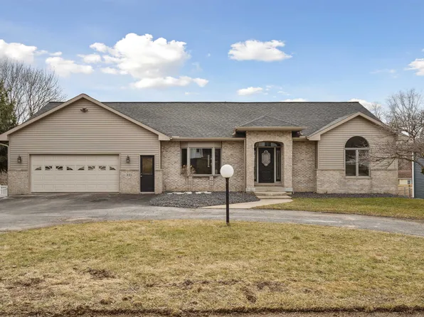 221 Pine Dr, Orangeville, IL 61060
