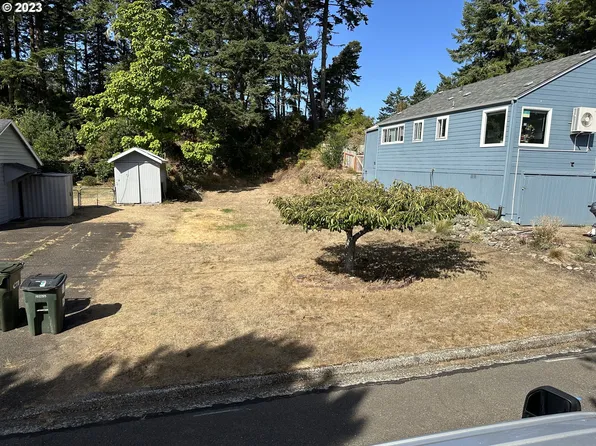 Greenwood St, Florence, OR 97439